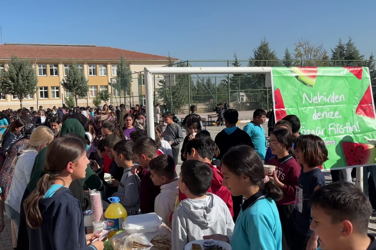 Malatya'da ortaokul öğrencilerinden Gazze yararına kermes