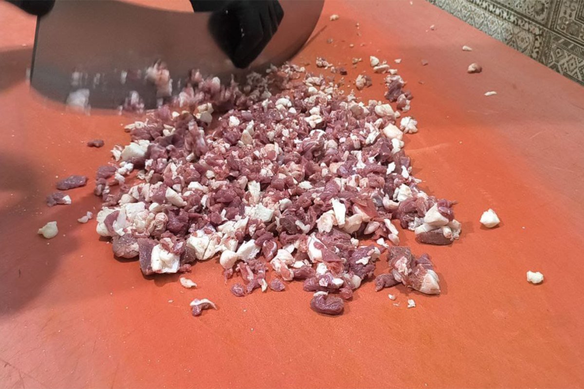 Şanlıurfalı Şemsettin usta sade kebap yapımının püf noktalarını anlattı