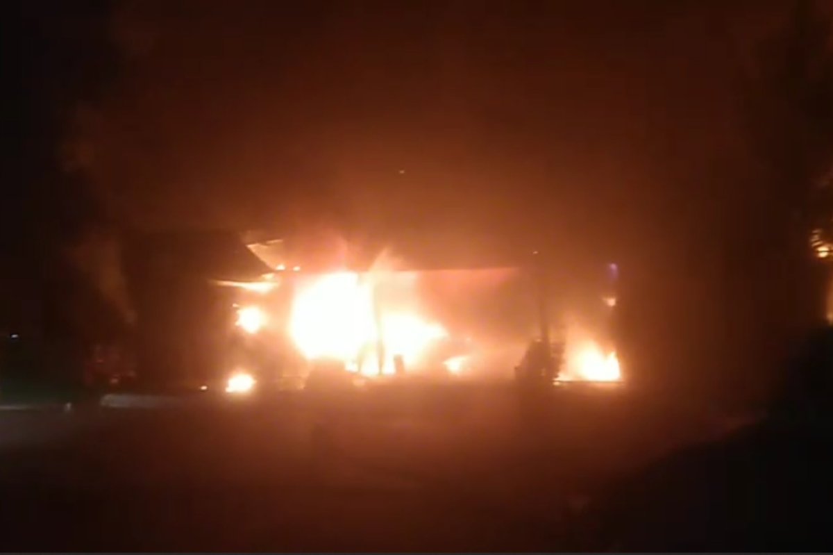 Yangın benzinliğe sıçramadan söndürülerek faciadan dönüldü