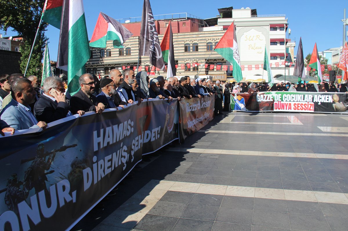 Peygamber Sevdalılarından çağrı: İhanet belgesini boynunuzda taşımaktan vazgeçin