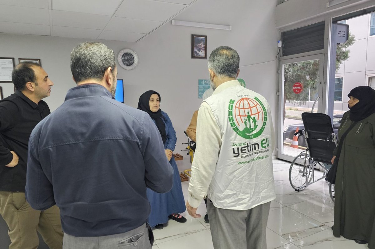 Bacağını kaybeden küçük kız, Avrupa Yetim Eli’nin desteğiyle protezine kavuştu