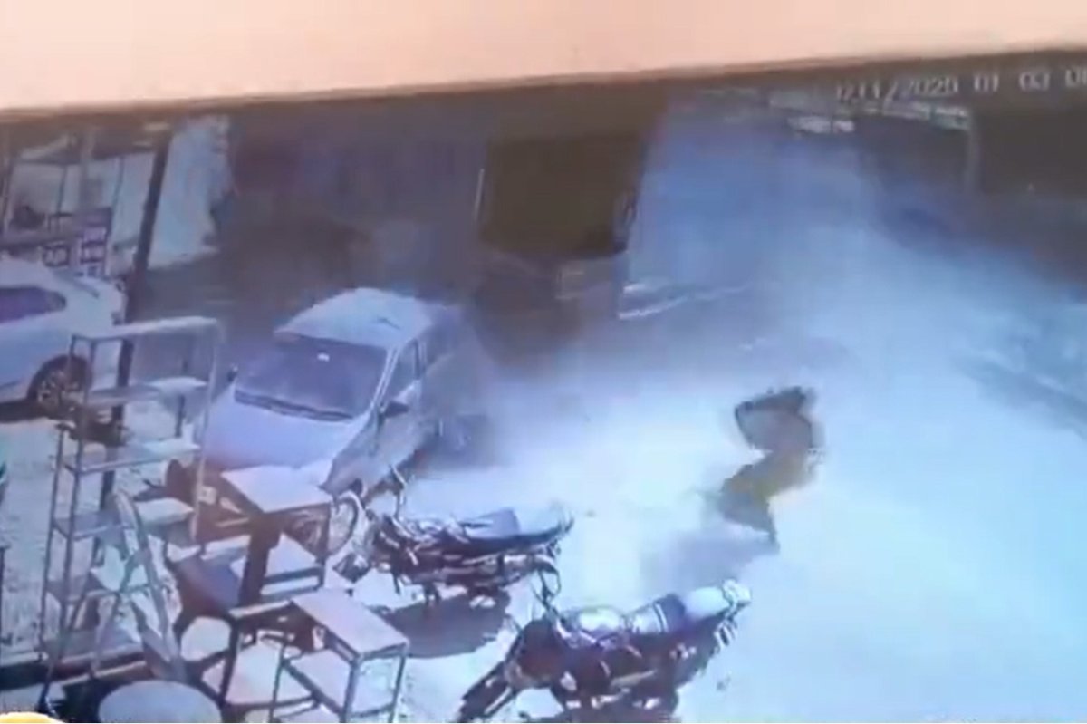 Hindistan'da kamyon, araçları ve yayaları biçti: 13 ölü