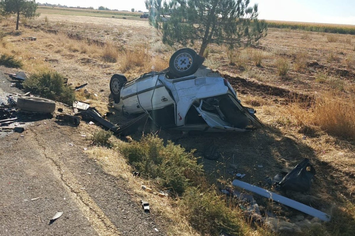 Mardin'de iki otomobil kafa kafaya çarpışı: 1'i ağır 6 yaralı