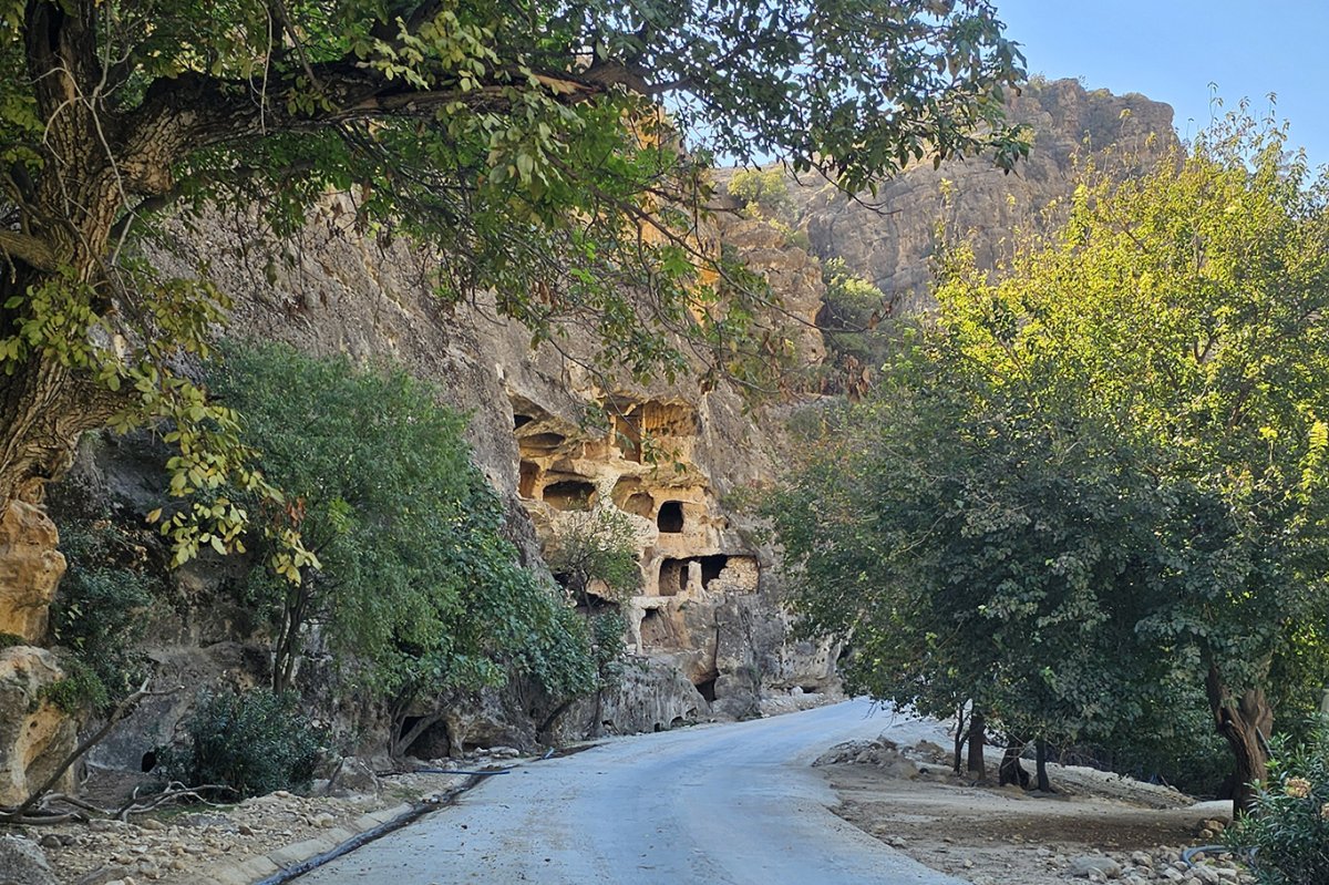 Gabar Dağı’ndaki 7 katlı “apartman mağara” görenleri hayran bırakıyor