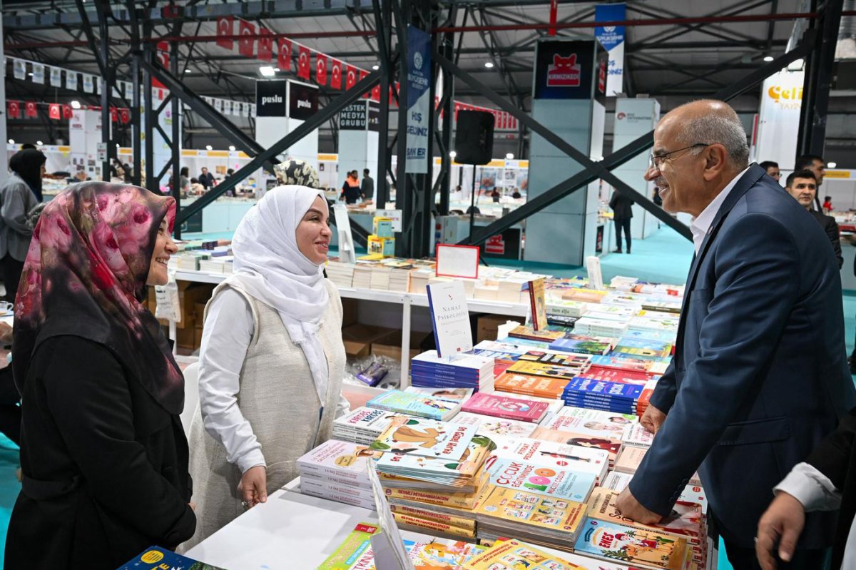 Malatya'daki kitap fuarına katılan şair ve yazarlar: İnsanların ilgisi oldukça iyi