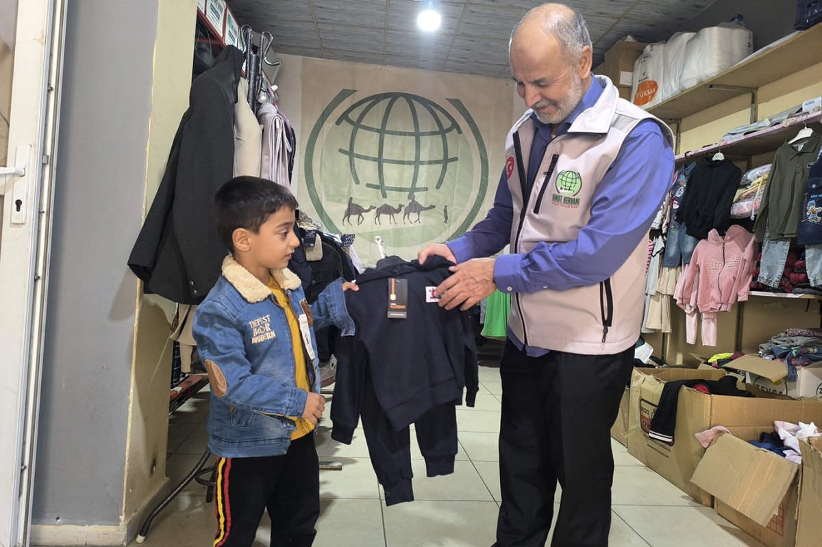 Tarsus Umut Kervanı’ndan ihtiyaç sahiplerine giyim yardımı