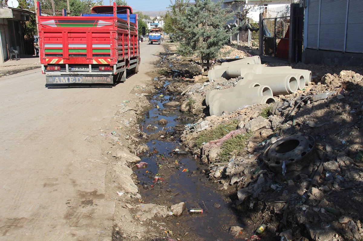 Diyarbakır’ın Dedeköy Mahallesi'ndeki altyapı sorunu hastalık saçıyor