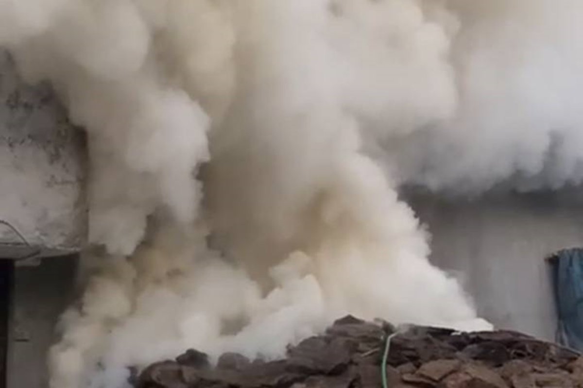 Batman'da saman deposunda çıkan yangın söndürüldü