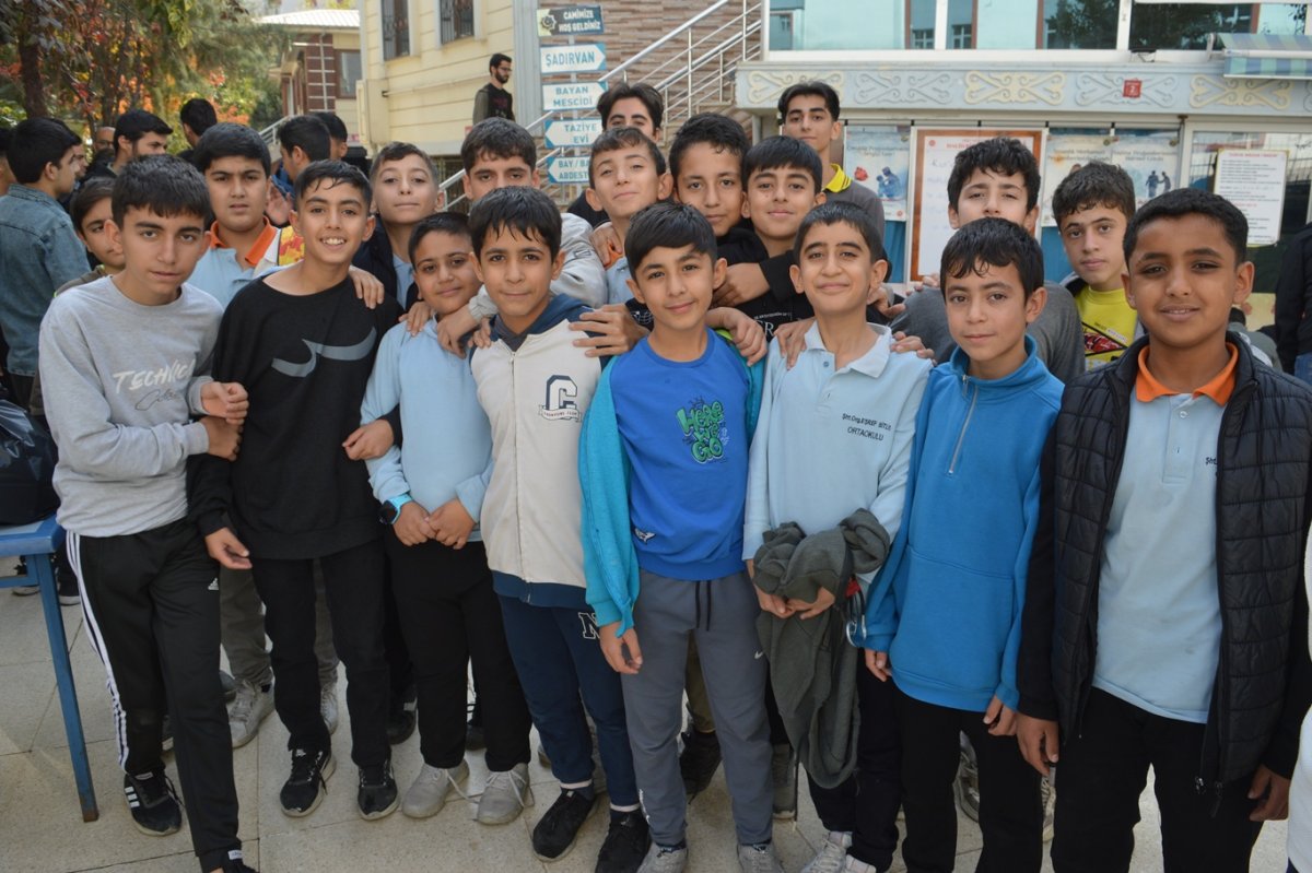 Gençler camiyle buluştu: Namaz dinimizin direğidir