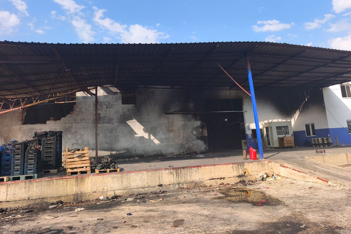 HÜDA PAR Antalya İl Başkanı Durmaz'dan yanan fabrikaya "geçmiş olsun" ziyareti