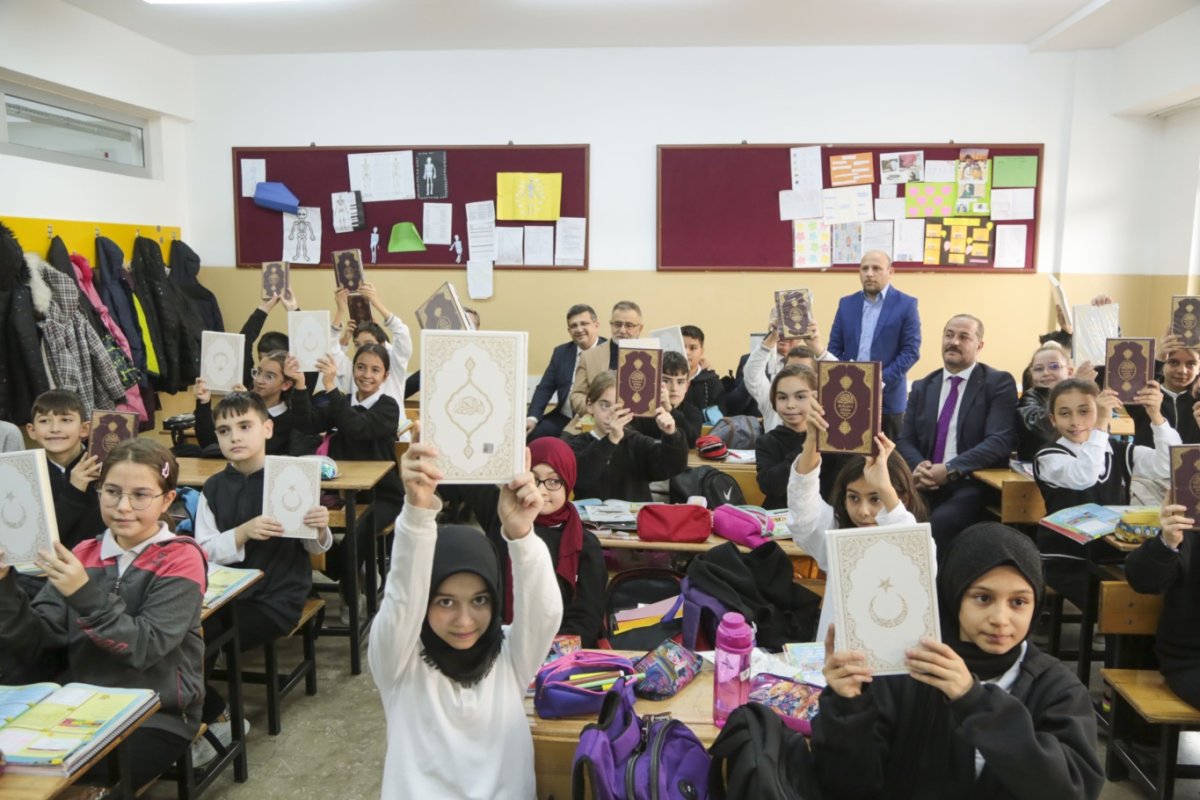 TDV, Kur’an dersini tercih eden öğrencilere Kur’an-ı Kerim ve dini eğitim kitapları ulaştıracak