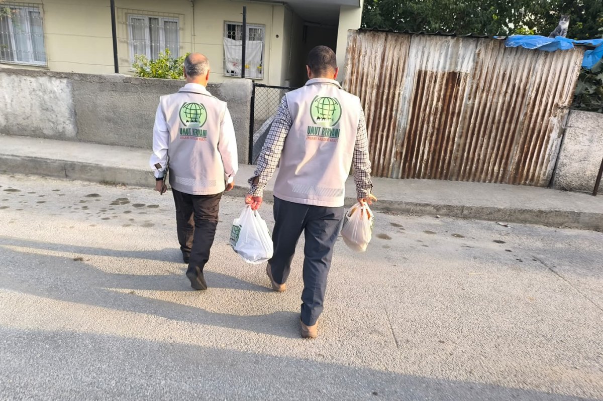 Tarsus Umut Kervanı’ndan ihtiyaç sahiplerine yardım