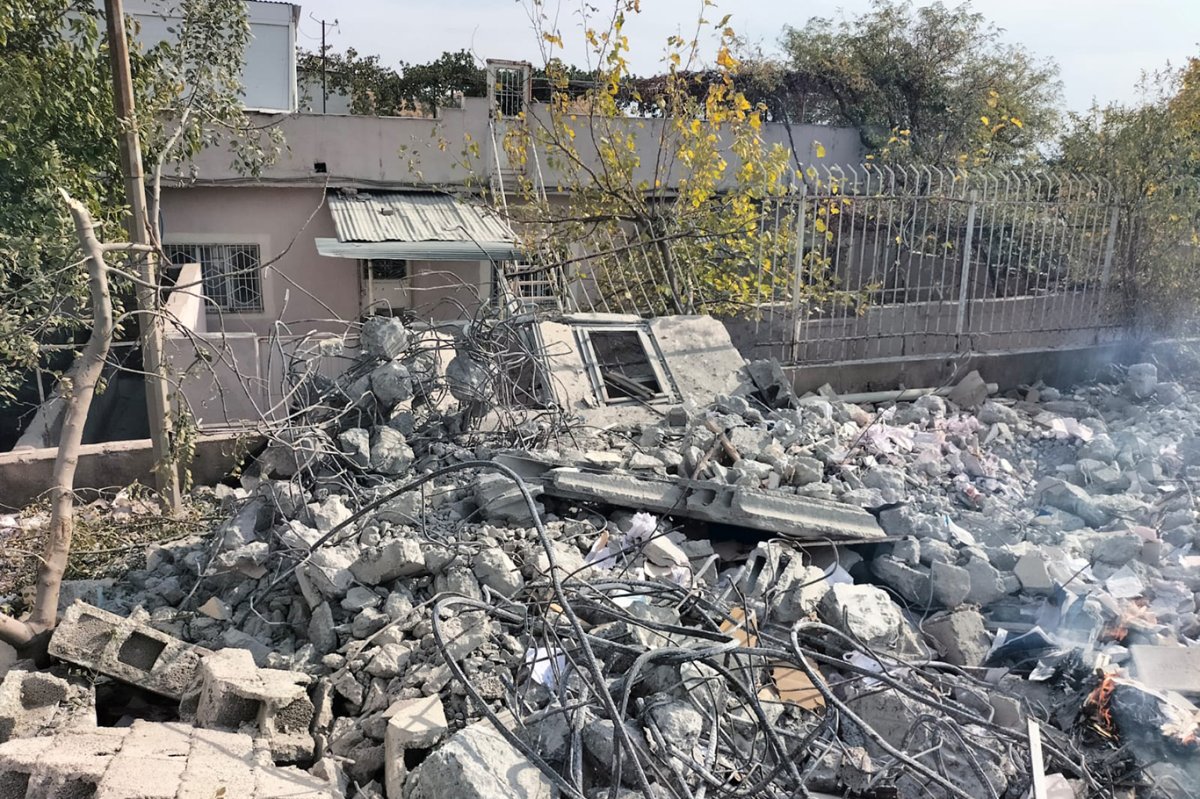 Batman'da PTT binasının yıkımı tepkilere neden oldu