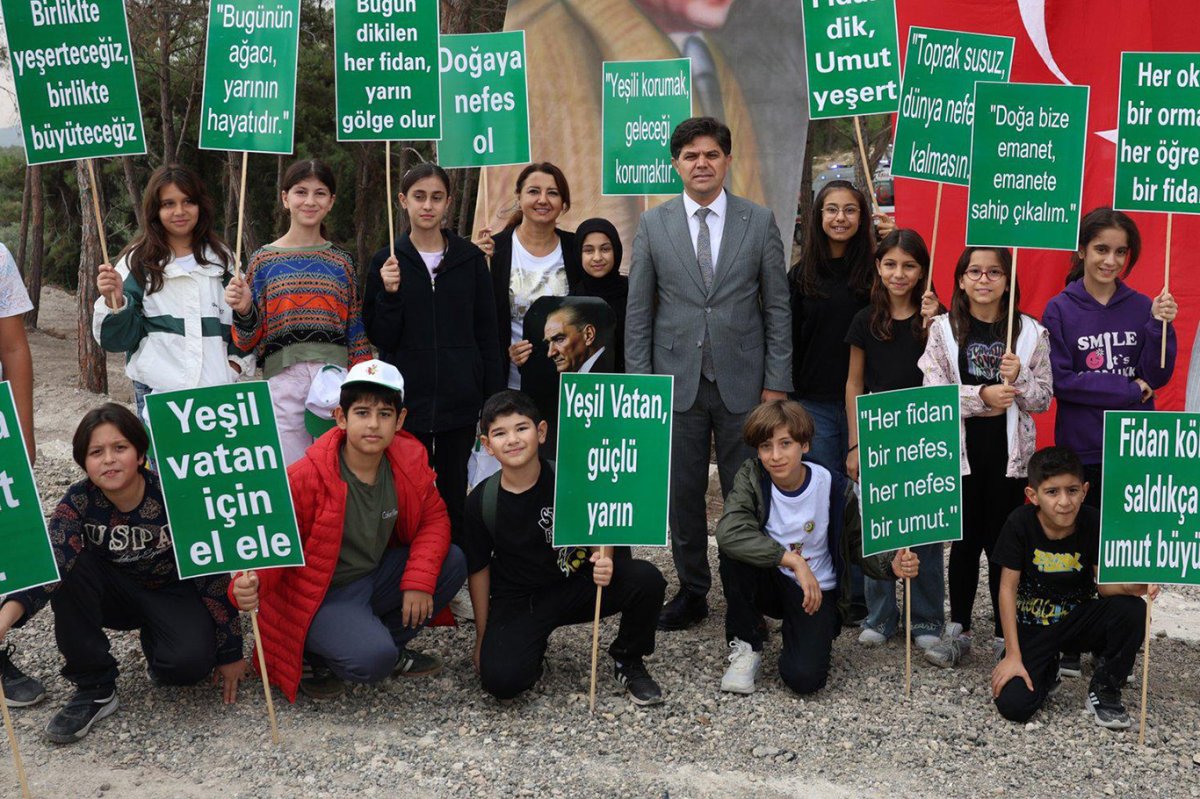 Mersin’de "Geleceğe Nefes" temasıyla fidanlar toprakla buluştu