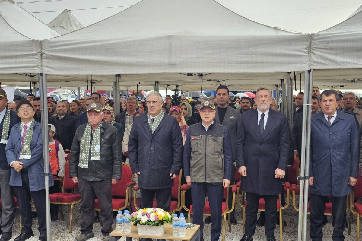 Milli Ağaçlandırma Günü'nde Bursa'da yangından etkilenen bölgelerde fidan dikimi gerçekleştirildi