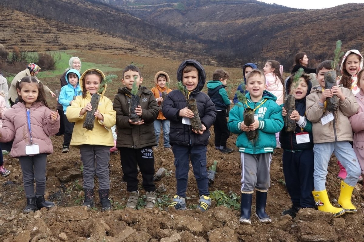 Milli Ağaçlandırma Günü'nde Bursa'da yangından etkilenen bölgelerde fidan dikimi gerçekleştirildi