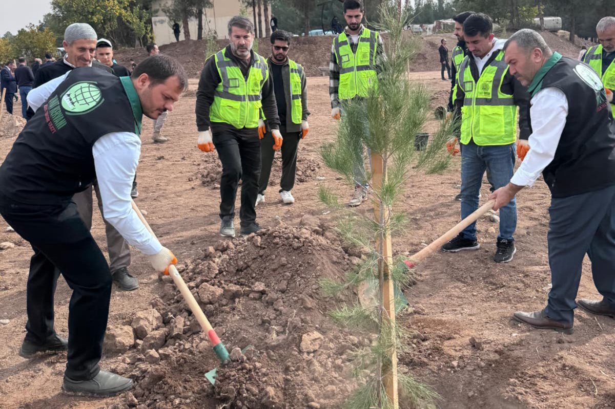Umut Kervanı'ndan Milli Ağaçlandırma Günü'ne destek