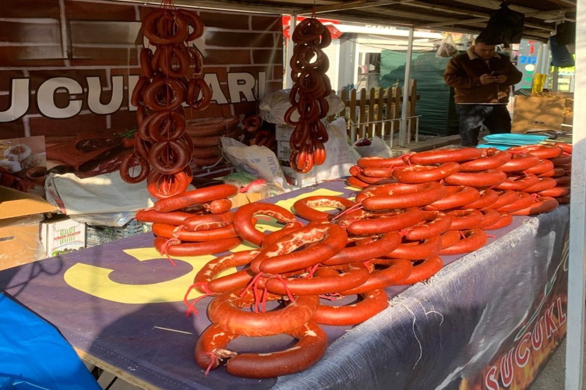 Ağrı'da 415 kilogram etiketsiz sucuk ele geçirildi