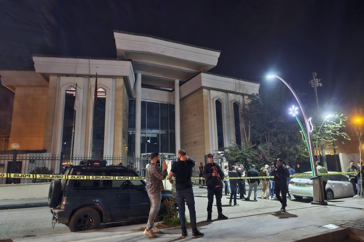 Cizre Adliyesi önünde silahlı saldırı: 2 yaralı