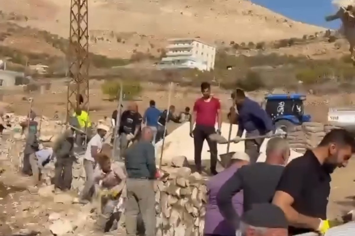 Temelli köyü sakinleri, köylerine belediyenin yapması gereken hizmetleri sunuyor