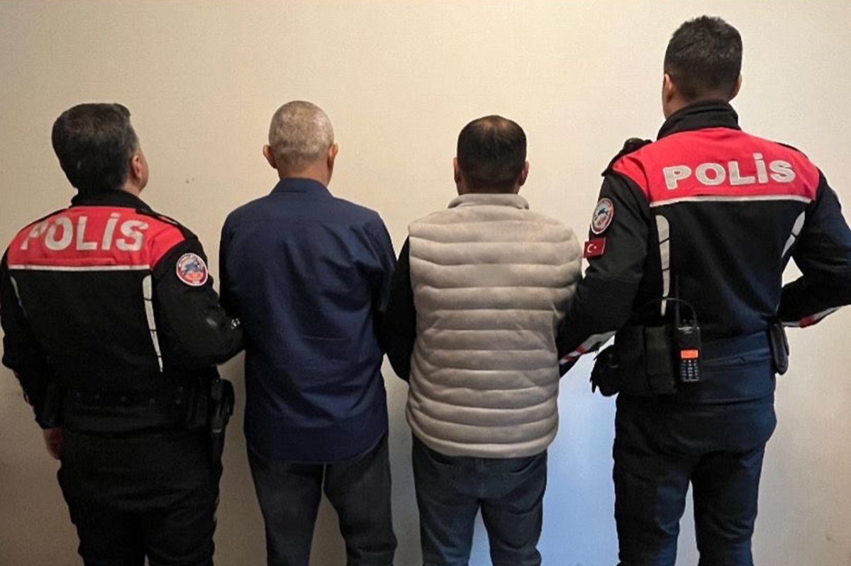 Gaziantep'te 2 ruhsatsız tabanca ele geçirildi