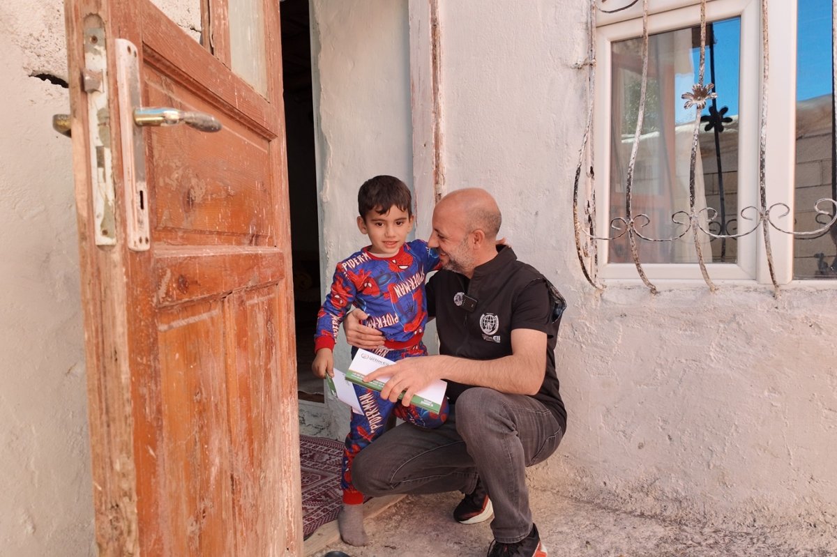 Avrupa Yetim Eli Derneği Ağrı'da nakdi yardım gerçekleştidi