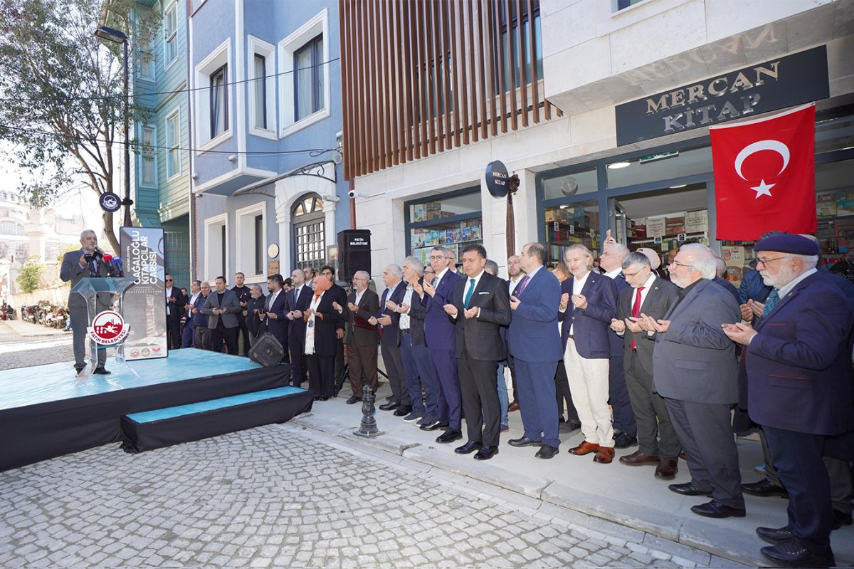 Cağaloğlu Kitapçılar Sokağı hizmete açıldı