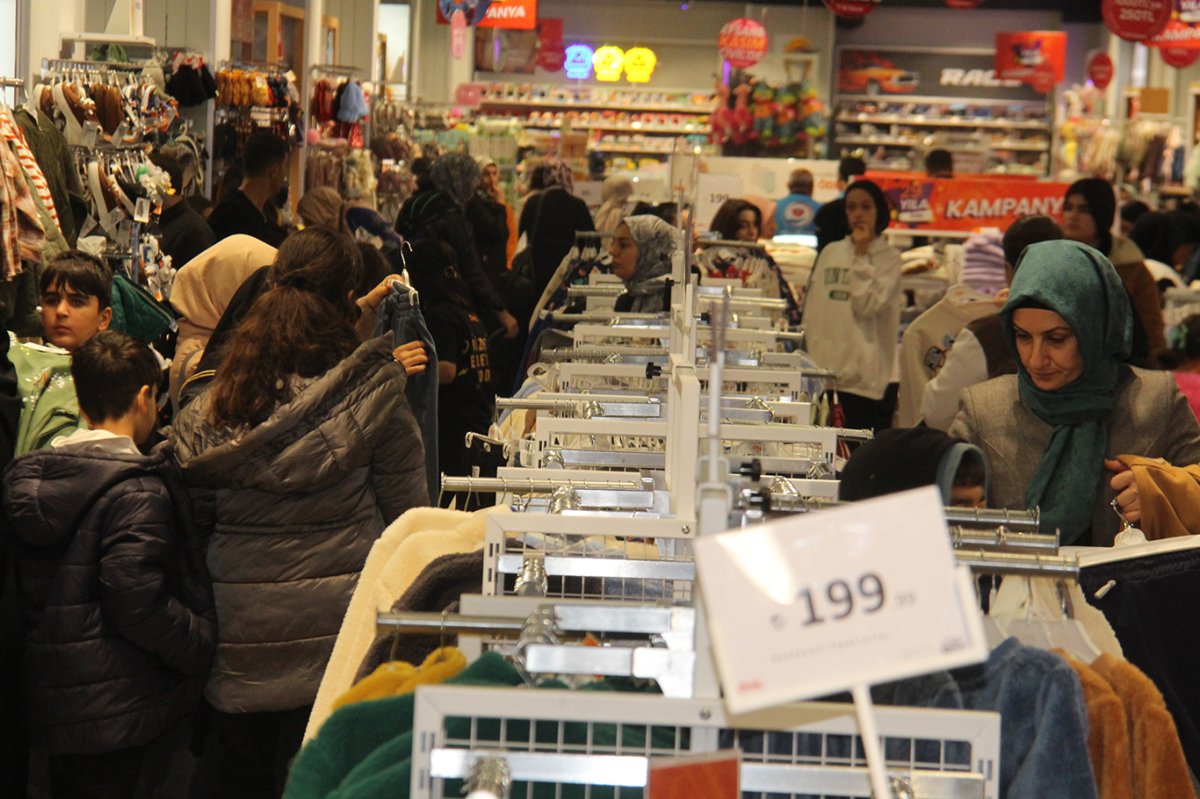 İHO EBRAR’dan Diyarbakır’da yüzlerce yetim çocuğa kışlık giyim desteği