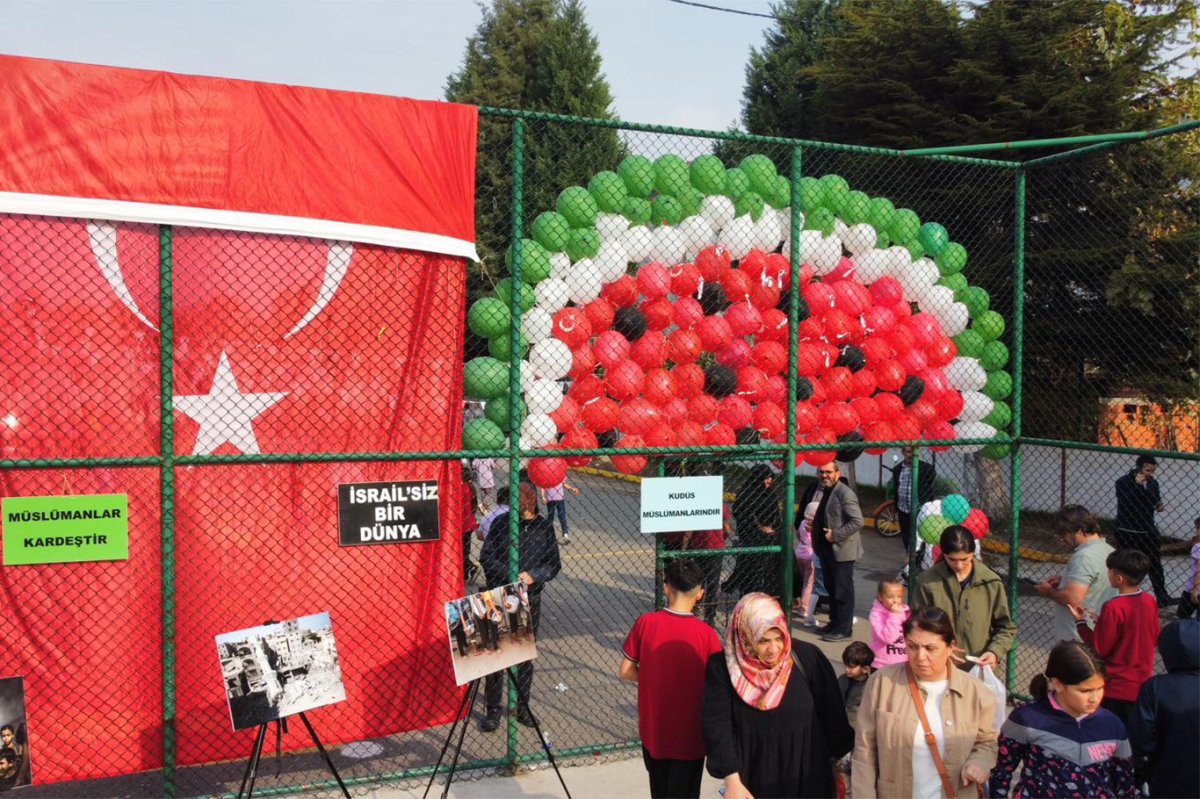 İlkokulda Gazze yararına kermes: 5 saate 400 bin lira toplandı