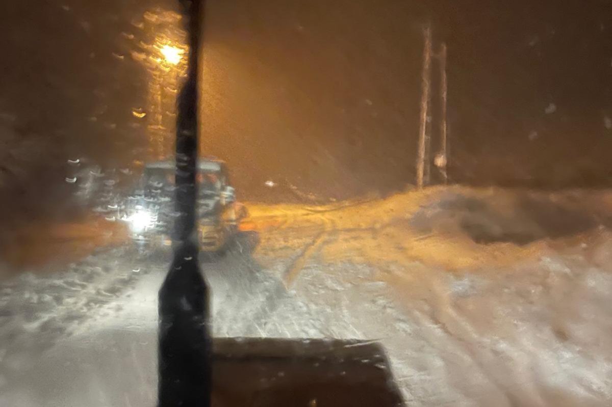 Malatya'da şiddetli kar yağışı ve fırtına Sivas yolunu kapattı