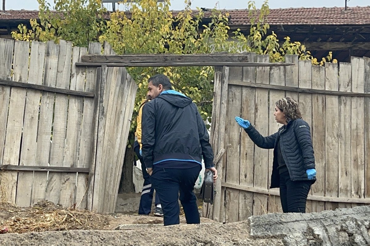 Yalnız yaşayan yaşlı adam ikametinde ölü bulundu