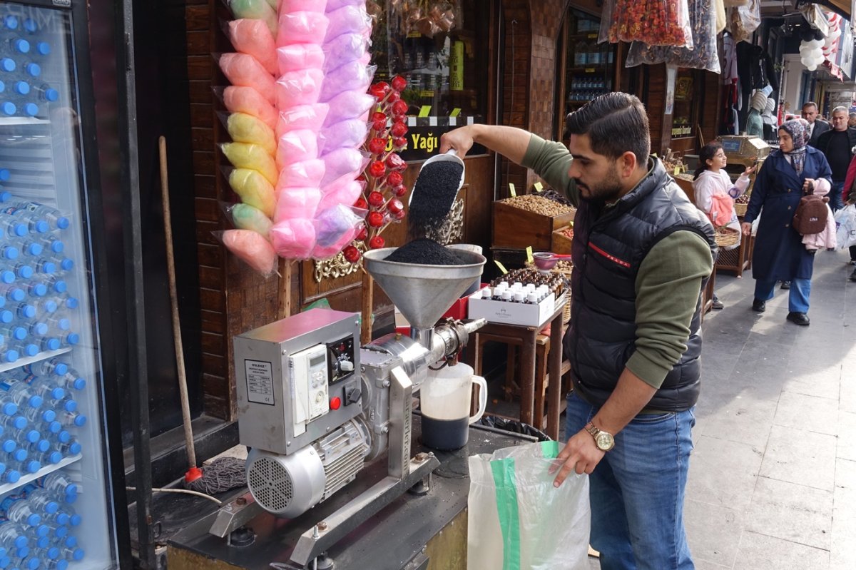 Kış aylarında taze sıkım çörek otu yağına yoğun ilgi
