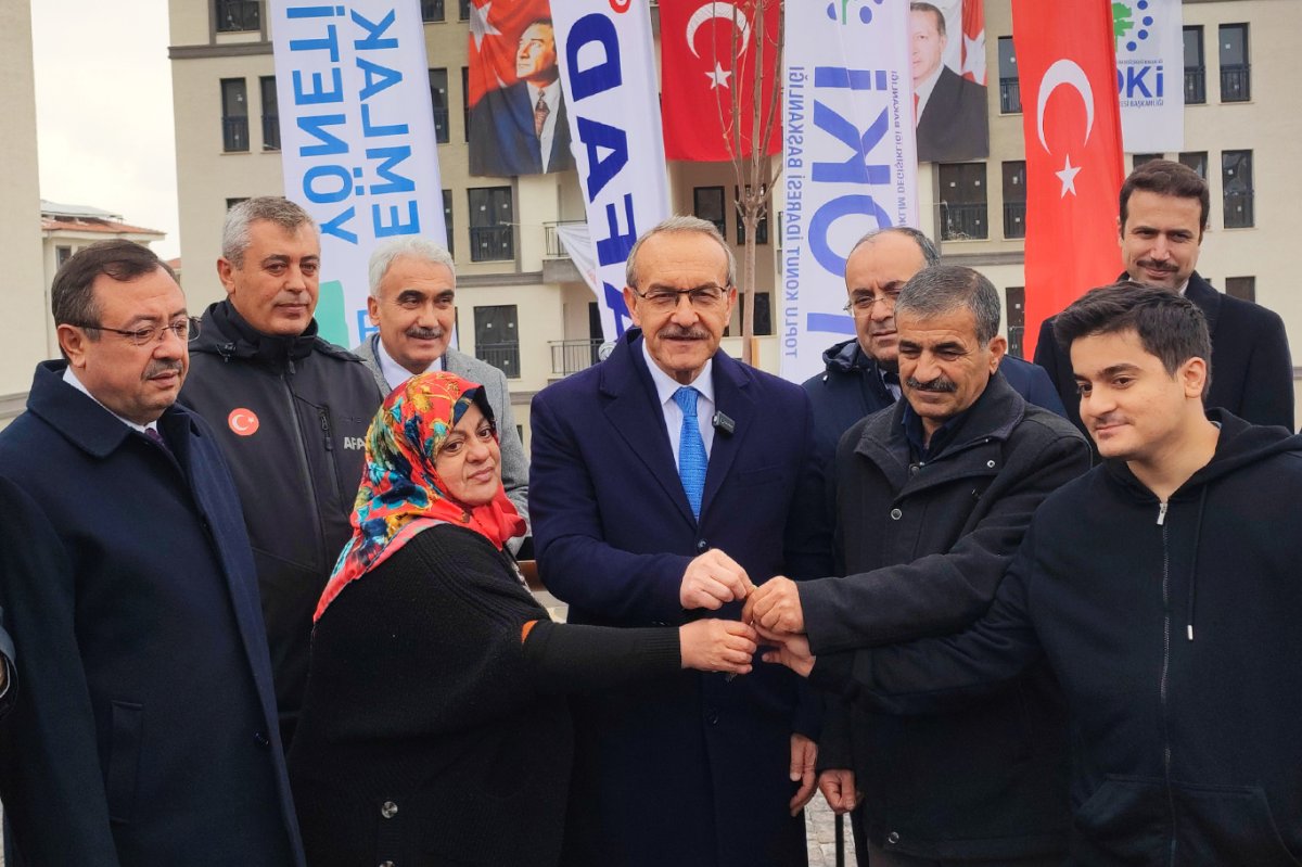 Malatya'da depremzedeler için yapılan kalıcı konutların teslimi sürüyor