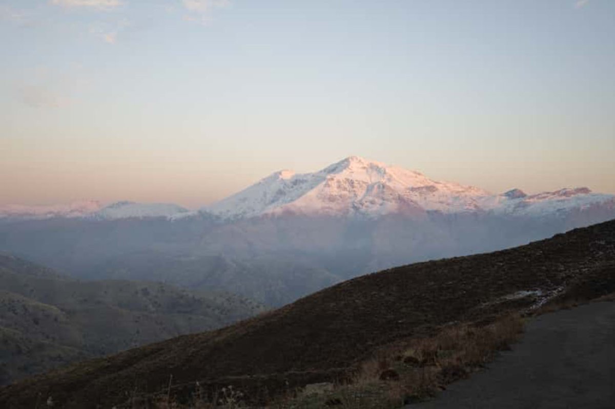 Mereto Dağı'na mevsimin ilk karı düştü