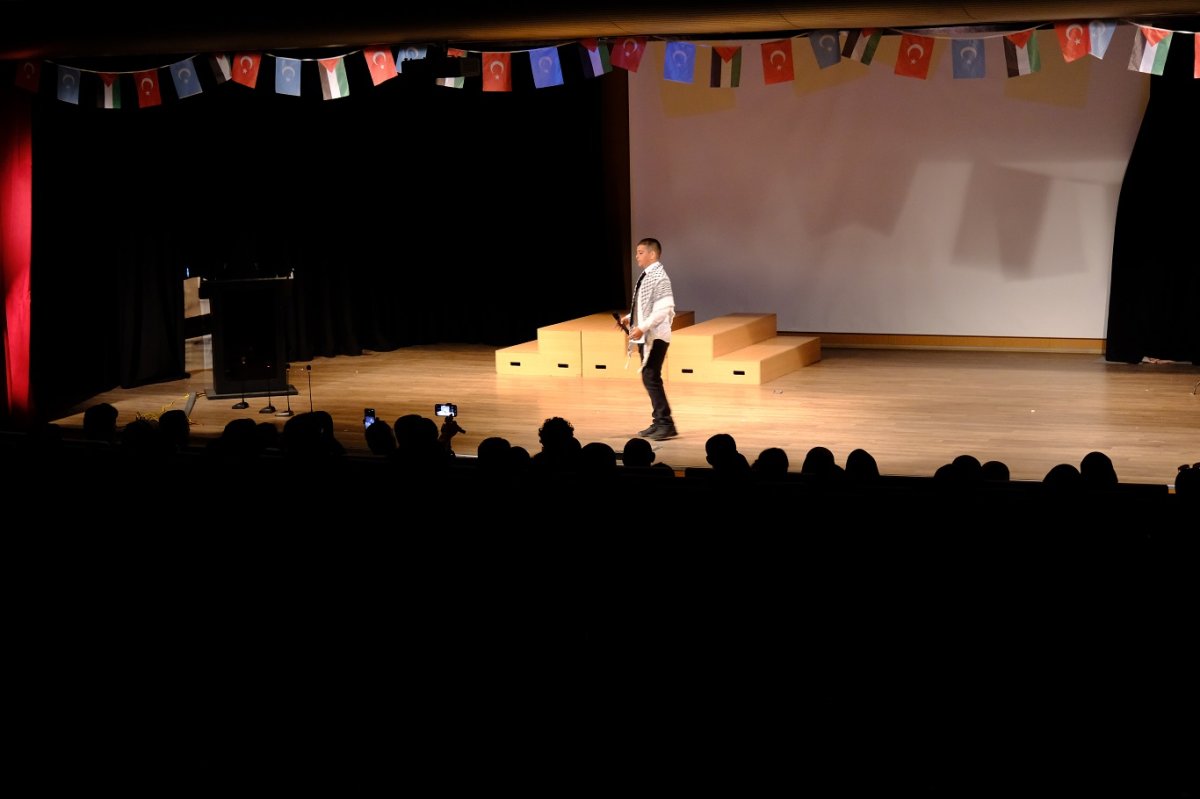 Van'da üniversite ve ortaokul öğrencilerinden Gazze için etkileyici tiyatro