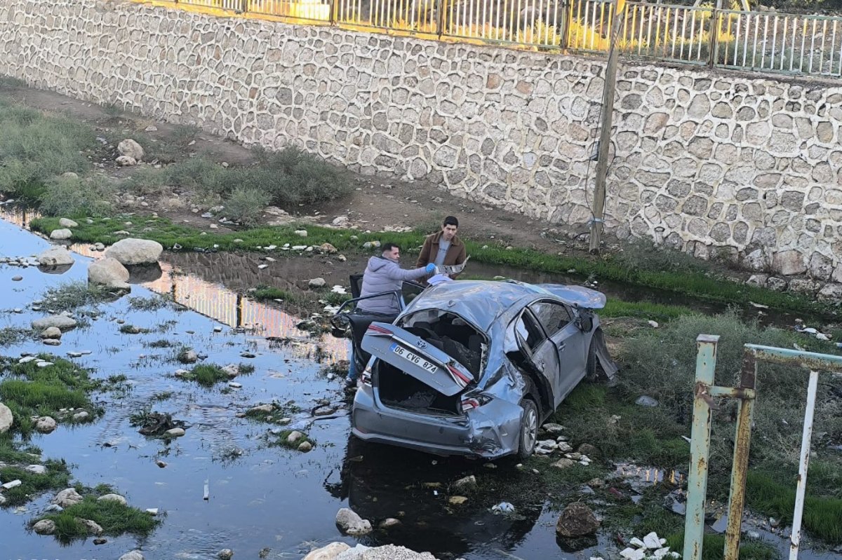 Mardin’de otomobil dereye uçtu: 1 ölü