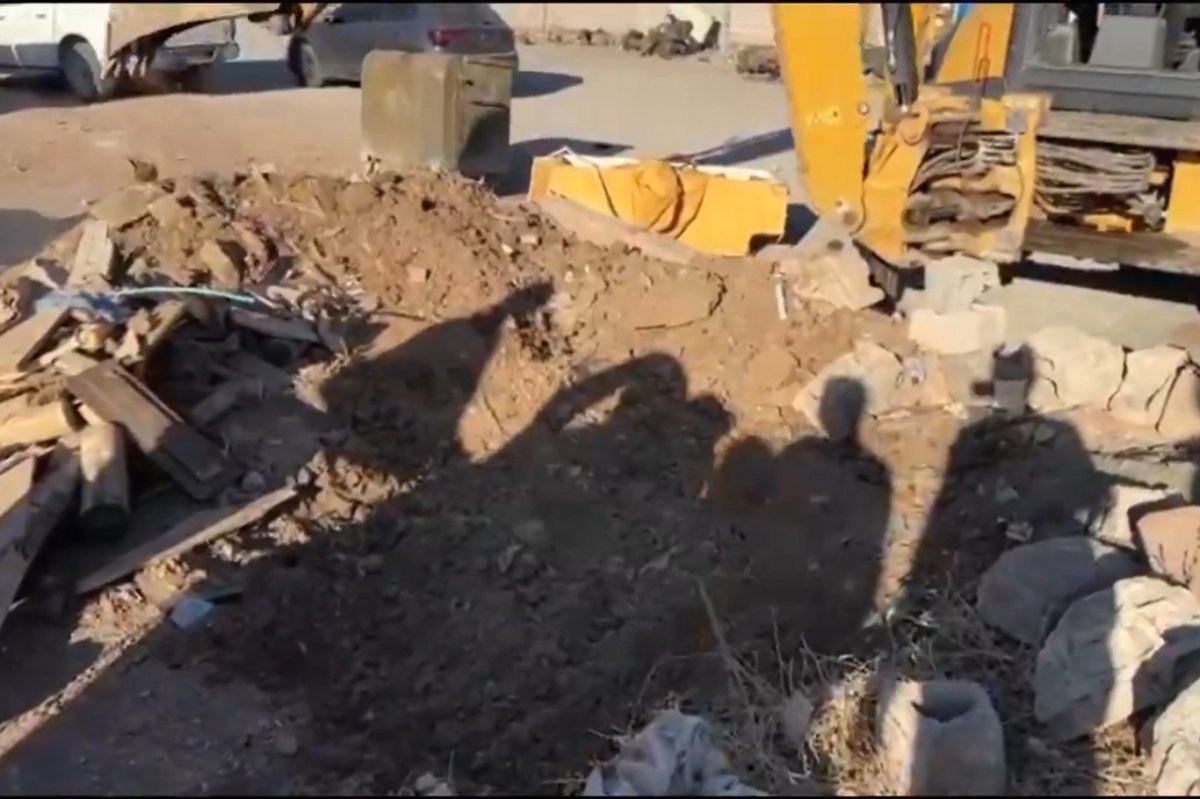 Ağrı'da düzenlenen operasyonda 3 tondan fazla kaçak motorin ele geçirildi