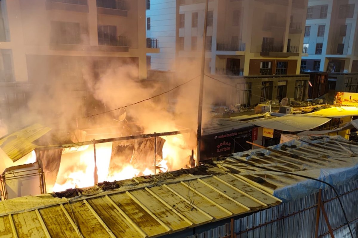 Malatya'da korkutan yangın: İşyeri küle döndü