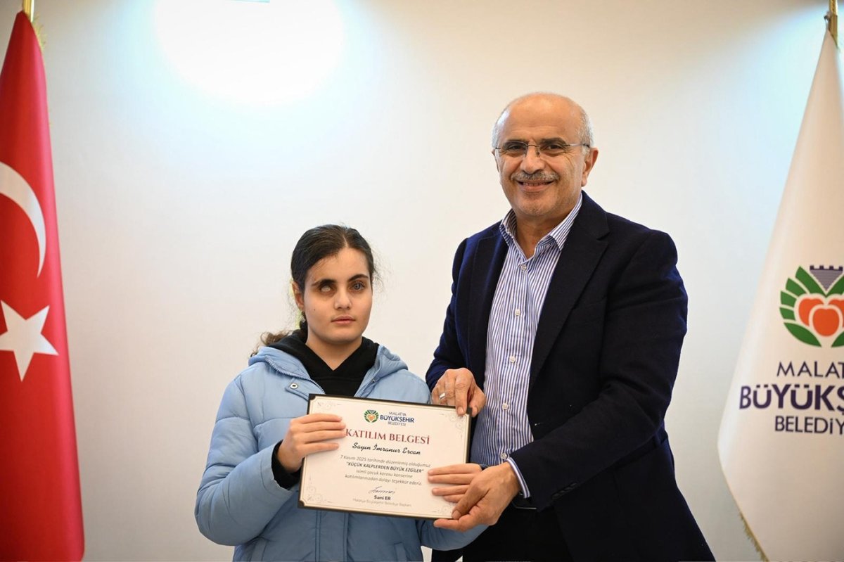 Miniklerden Büyükşehir Belediye Başkanı Er'e ziyaret