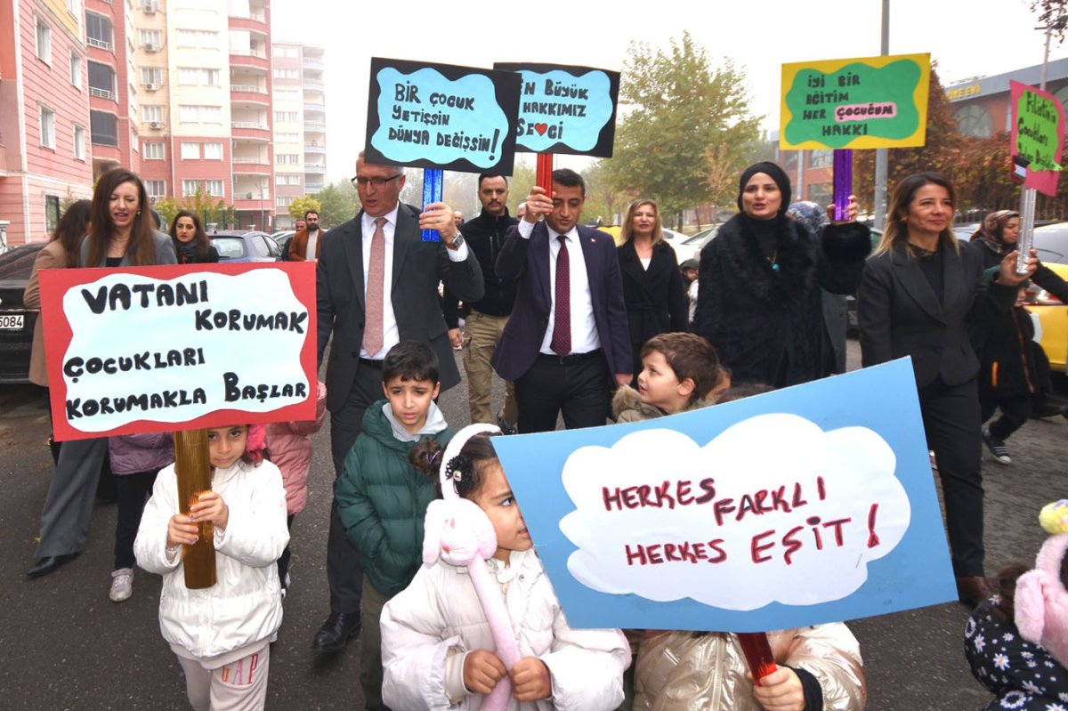 Minik öğrencilerden Dünya Çocuk Hakları Günü'nde Gazze mesajı