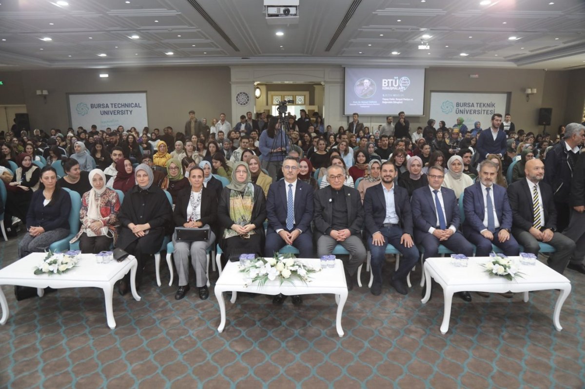 Psikiyatrist Tarhan: Dijital bağımlılık ile hazcılık aileyi ve toplumu tehdit ediyor