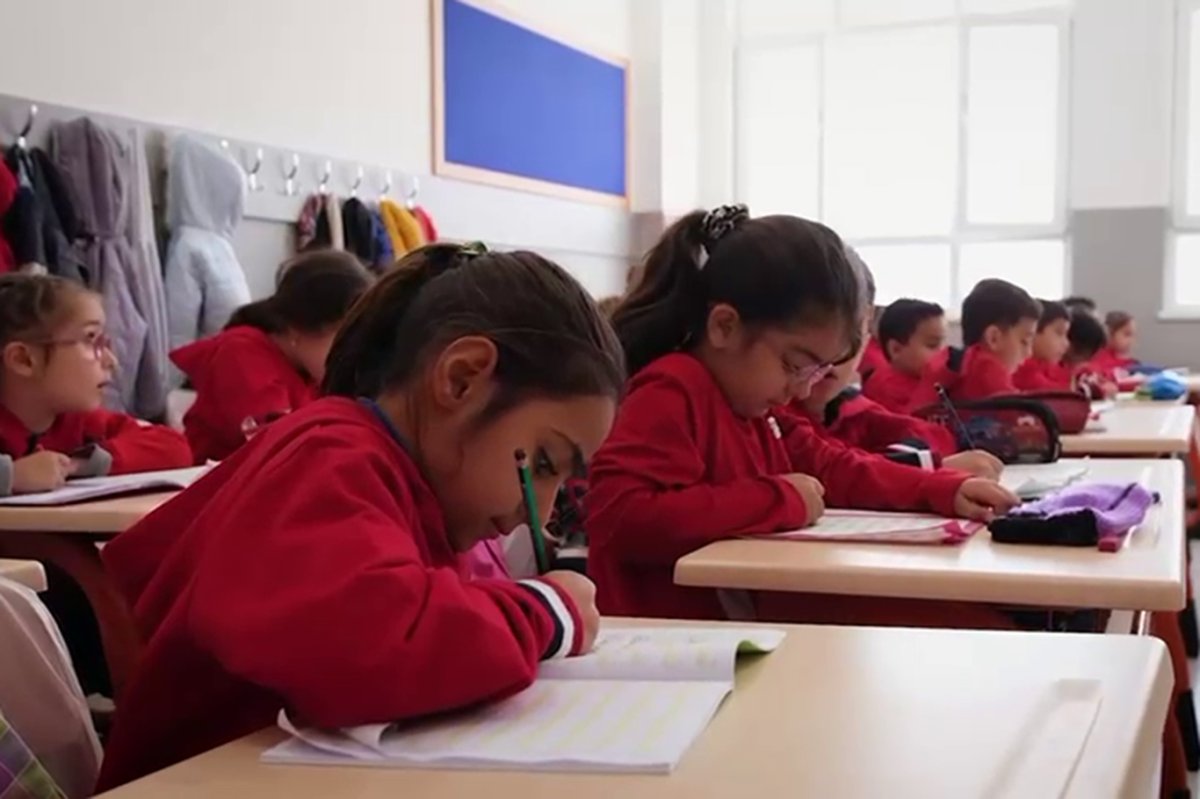 Vali Seddar Yavuz: Deprem sonrası eğitim yatırımlarımız hızla sürüyor