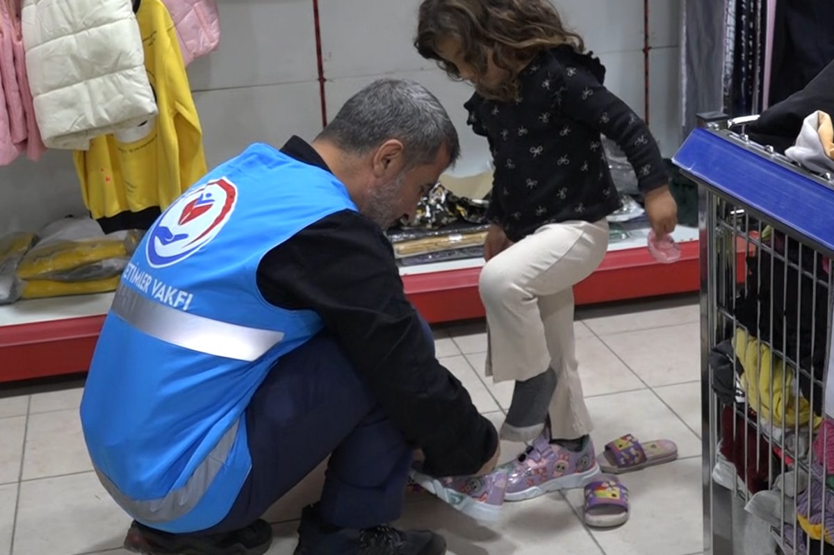 Şanlıurfa Yetimler Vakfı yüzlerce yetime kışlık giyim yardımında bulundu