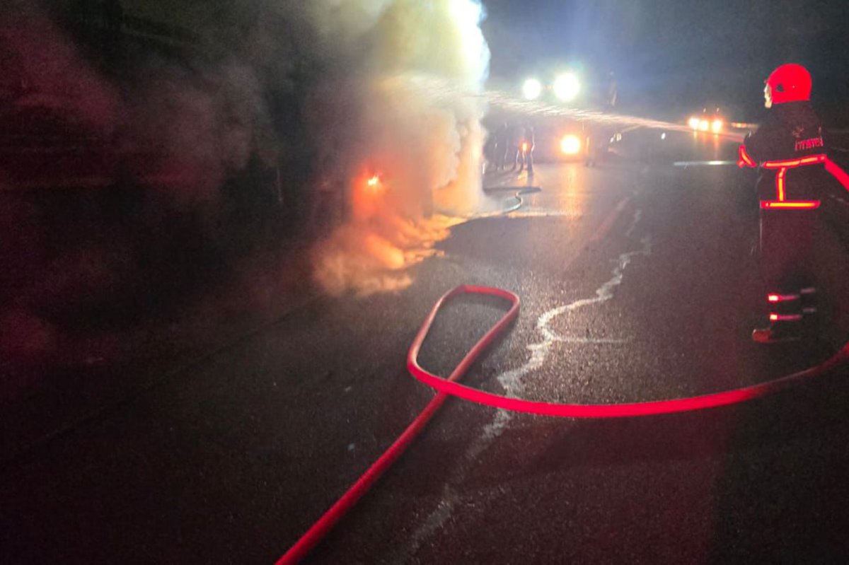 Şanlıurfa'da salça yüklü tır yangında küle döndü