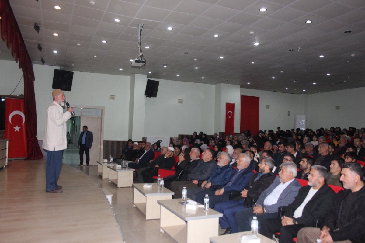 Nusaybin’de "Yolumuzu Aydınlatan Yıldızlar" programı gerçekleştirildi