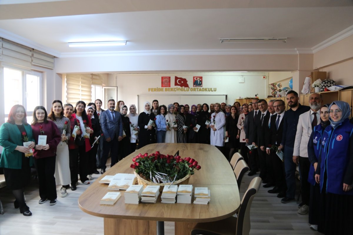 “Dersimi Seçiyorum Kur’an’ımı Alıyorum” projesi kapsamında öğretmenler ve öğrencilere anlamlı hediye