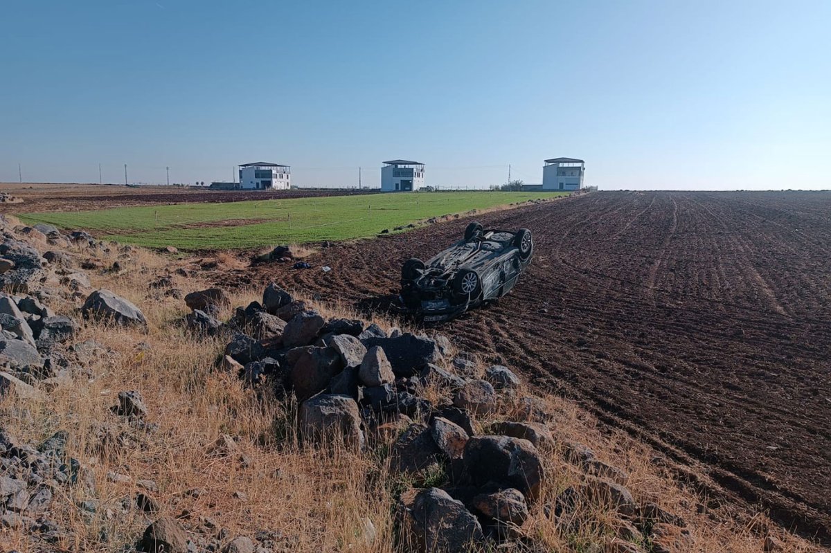 Diyarbakır'da karşı şeride geçen otomobil kazaya yol açtı: 3 yaralı