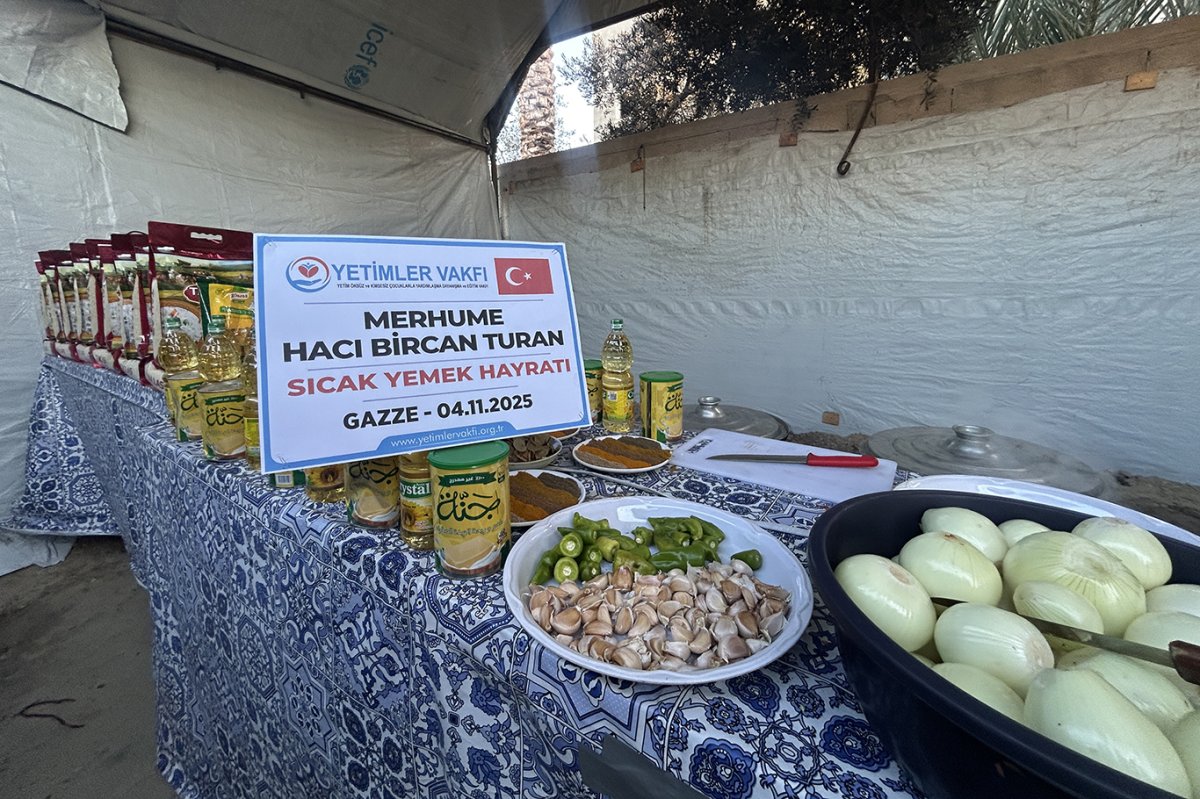 Yetimler Vakfı Gazze'de sıcak yemek dağıtım çalışmalarına devam ediyor