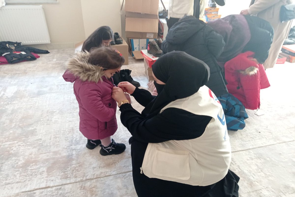 Yetimler Vakfı Van’da yetimlerin yüzünü güldürdü