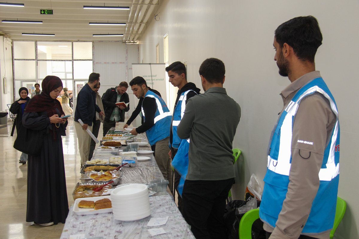 Diyarbakır Dicle Üniversitesi fakültelerinde üç gün sürecek kermes başladı